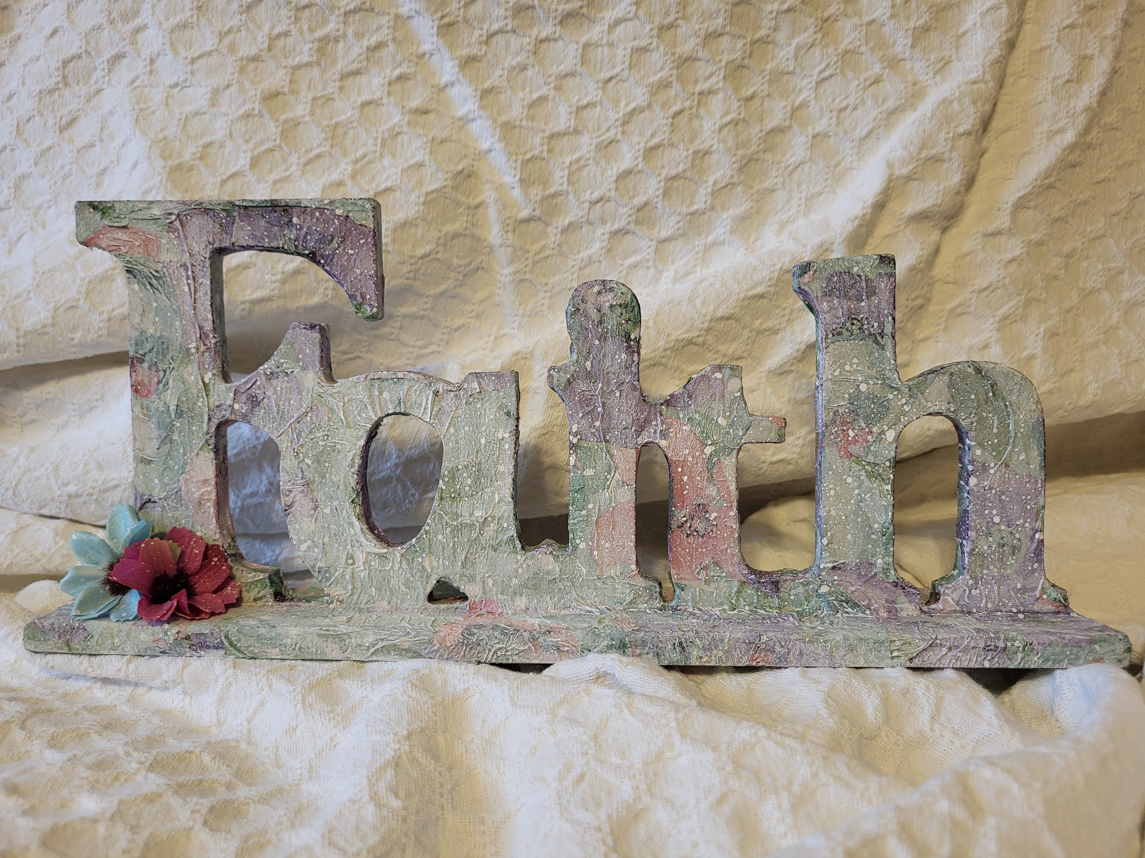 Decoupage Wooden Faith Sign – Handcrafted Inspirational Décor
