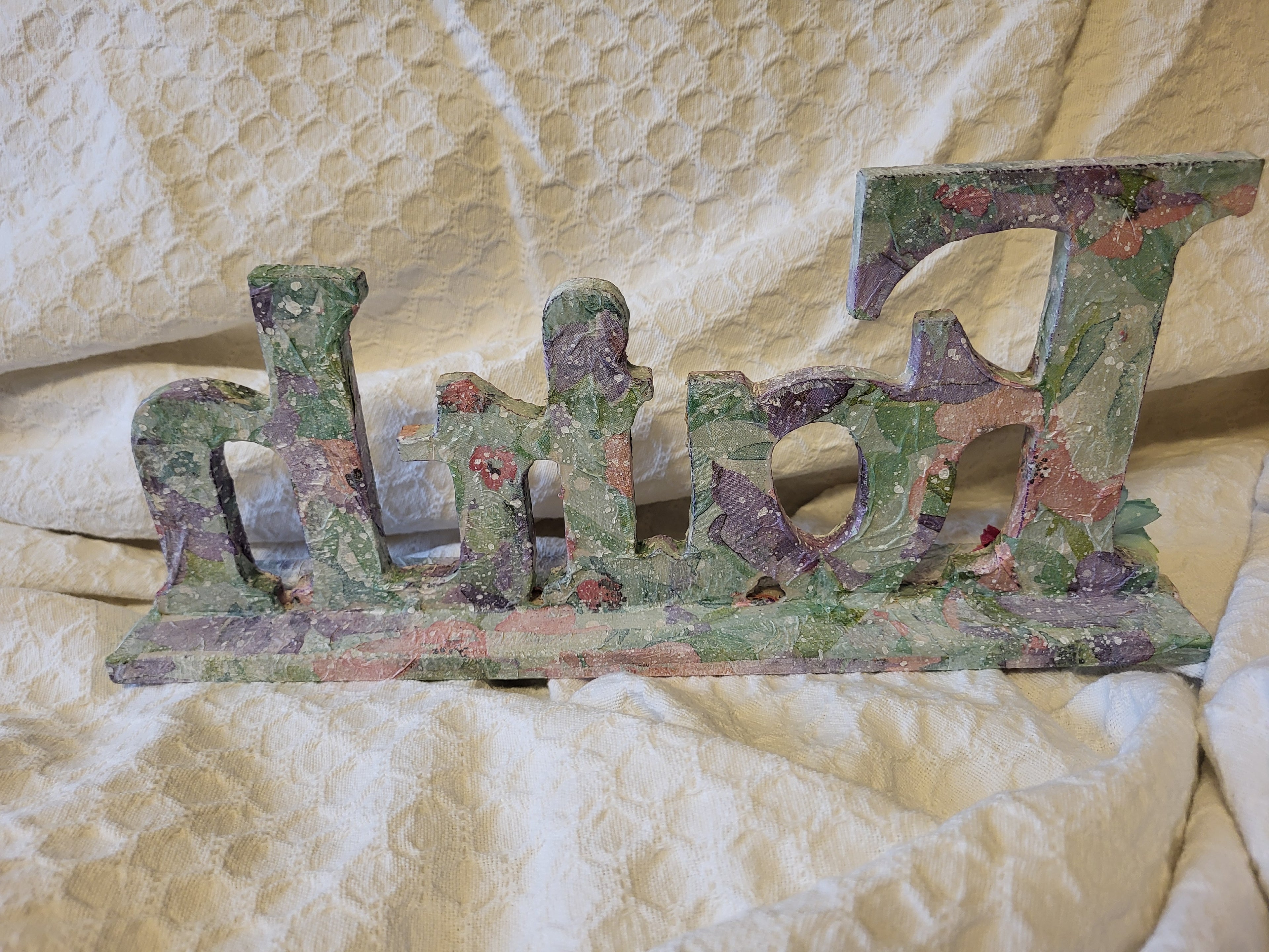 Decoupage Wooden Faith Sign – Handcrafted Inspirational Décor