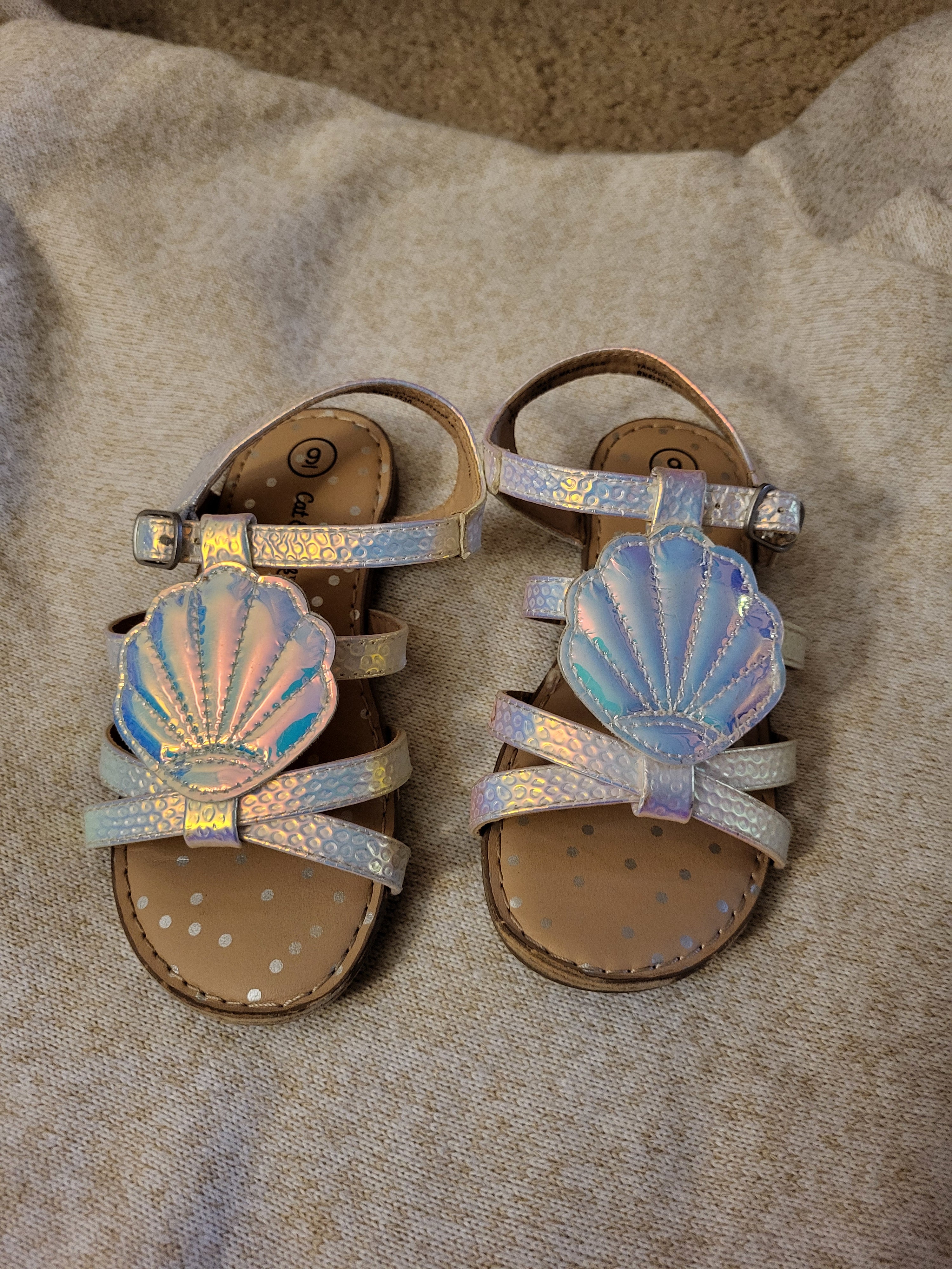 Cat & Jack Shiny Shell Sandals – Girls Size 9