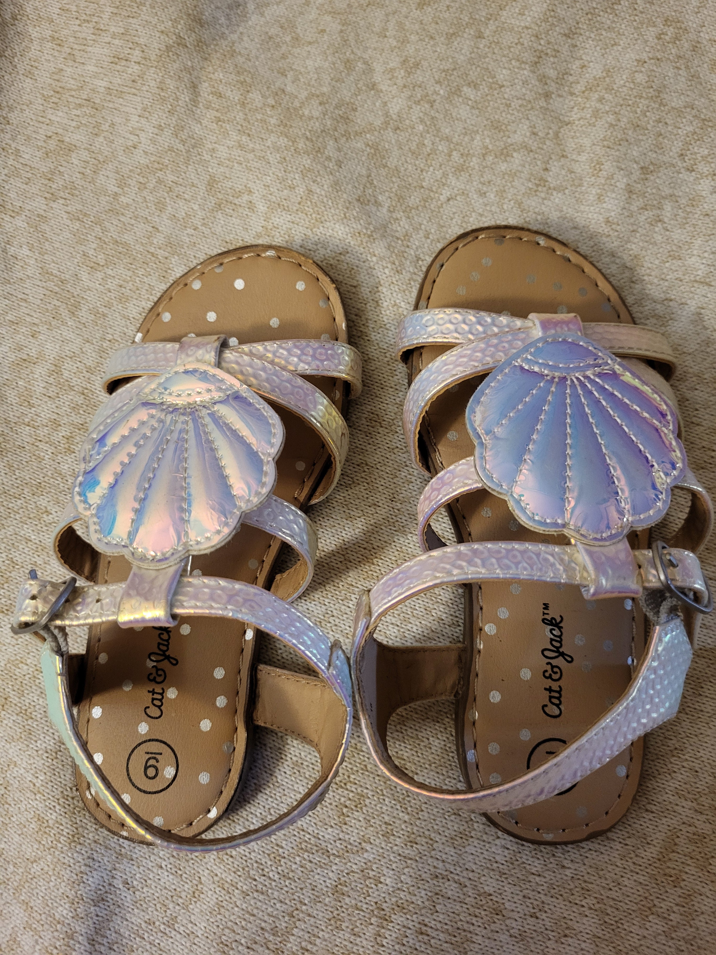 Cat & Jack Shiny Shell Sandals – Girls Size 9